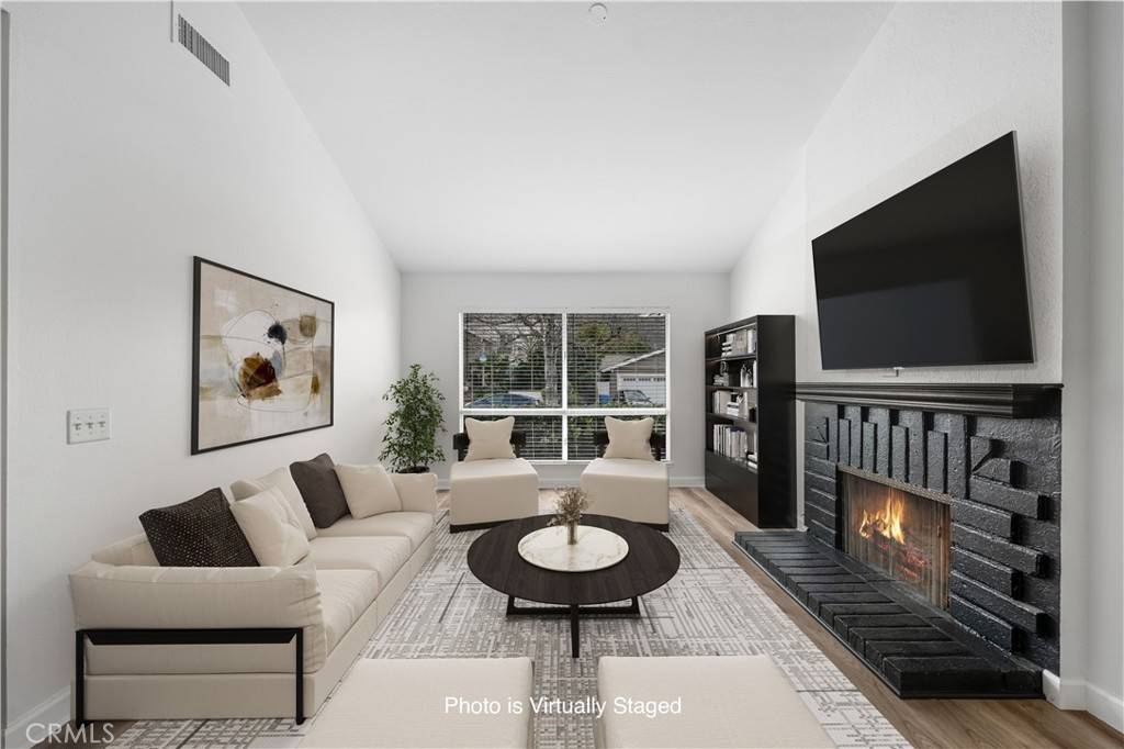 Agoura Hills, CA 91301,5453 Softwind WAY