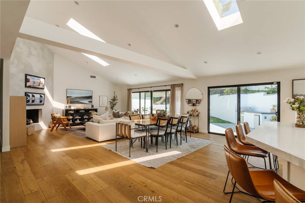 Encino, CA 91436,3554 Alginet DR