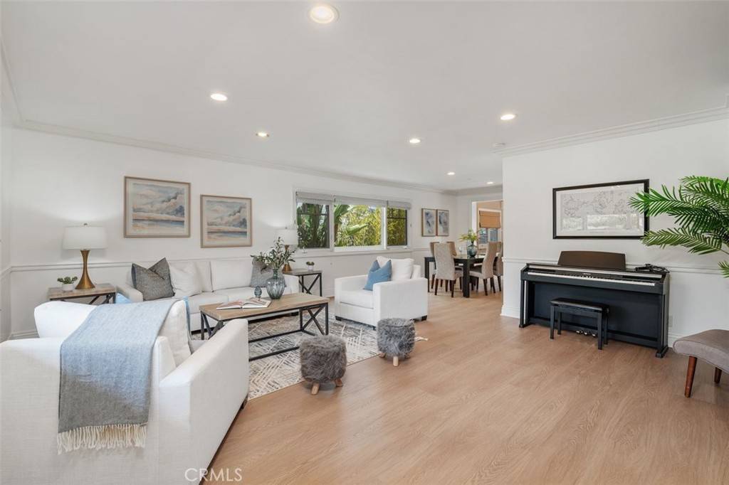 Woodland Hills, CA 91364,22550 Flamingo ST