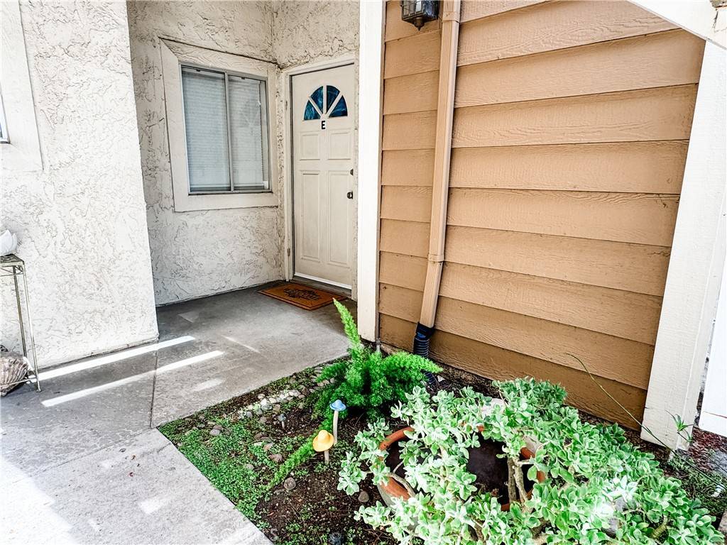 Thousand Oaks, CA 91362,2474 Pleasant WAY #E