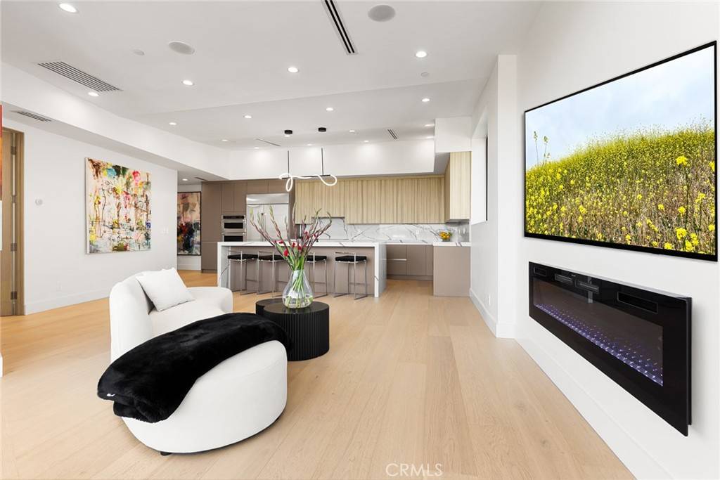 5130 Medina RD Woodland Hills, CA 91364