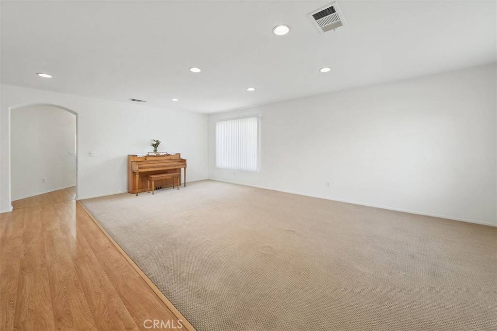 Saugus, CA 91390,28652 Deer Springs DR