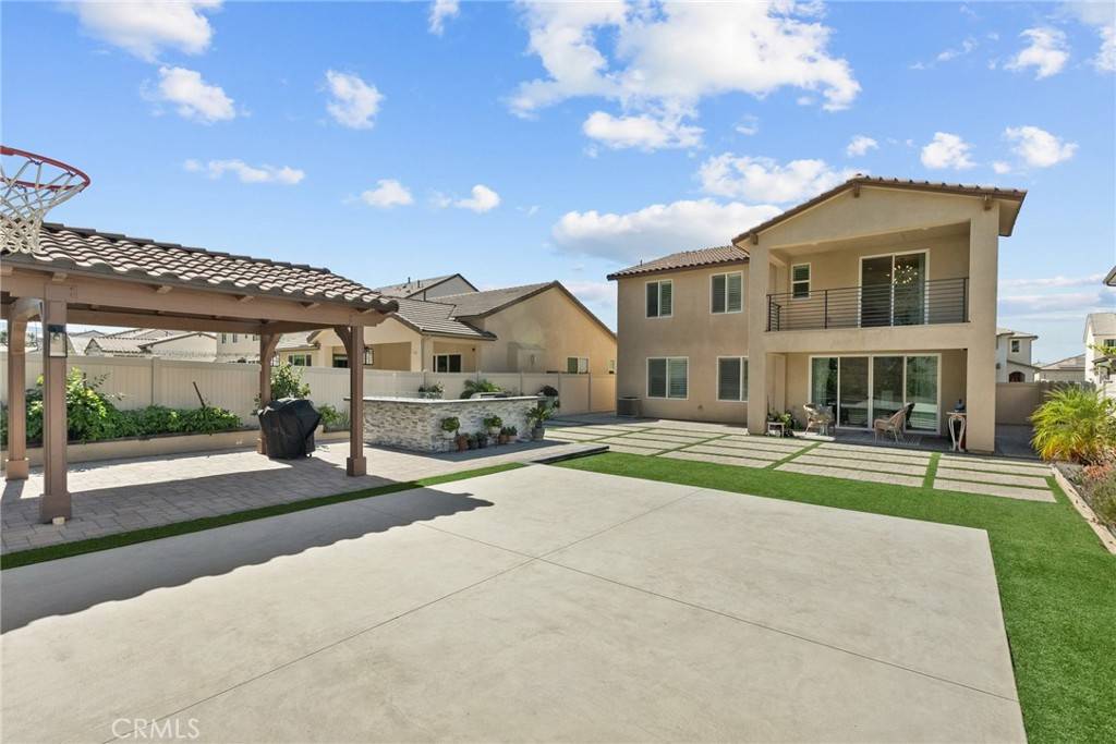 Saugus, CA 91350,28600 Foothill WAY