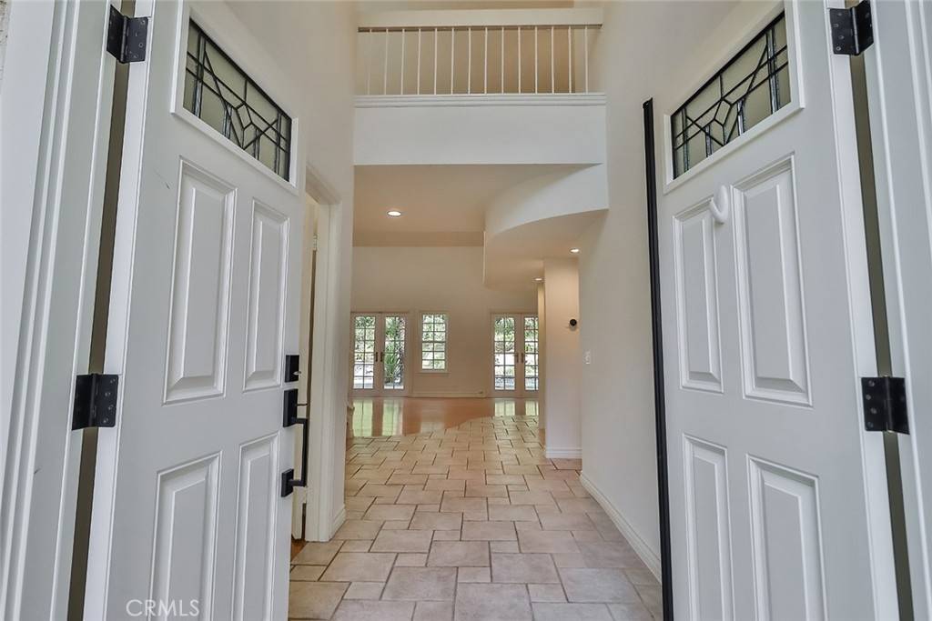 Westlake Village, CA 91361,2086 Glastonbury RD