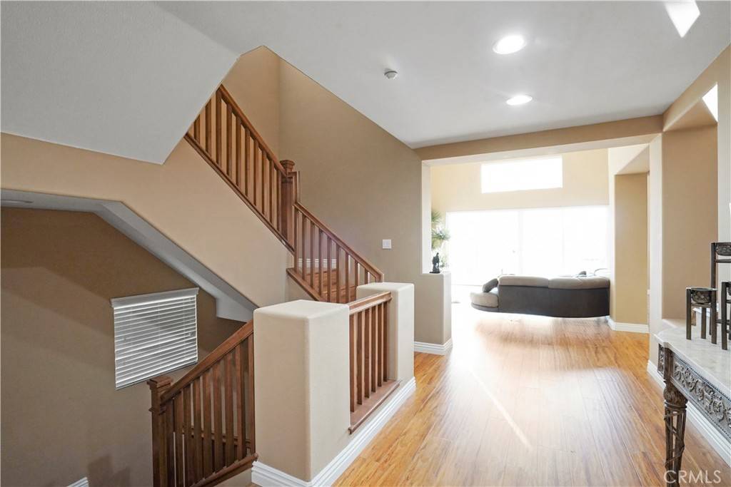 Woodland Hills, CA 91367,5672 N Como CIR