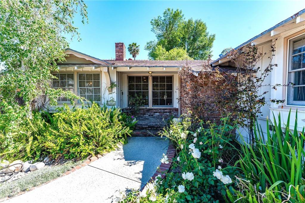 Woodland Hills, CA 91367,23046 Mariano ST