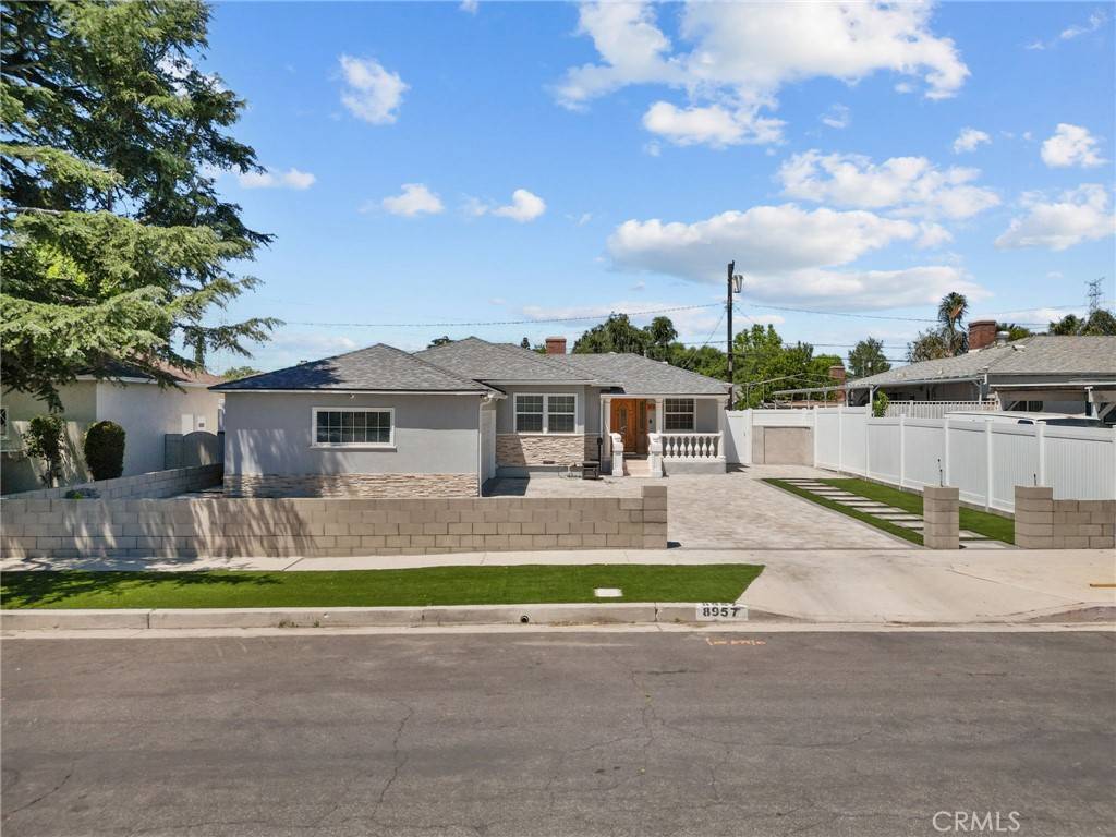Northridge, CA 91324,8957 Eames AVE