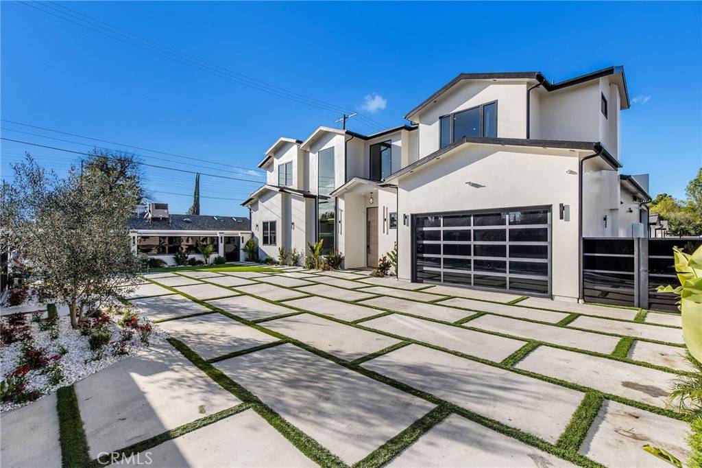 Woodland Hills, CA 91367,22745 Califa ST
