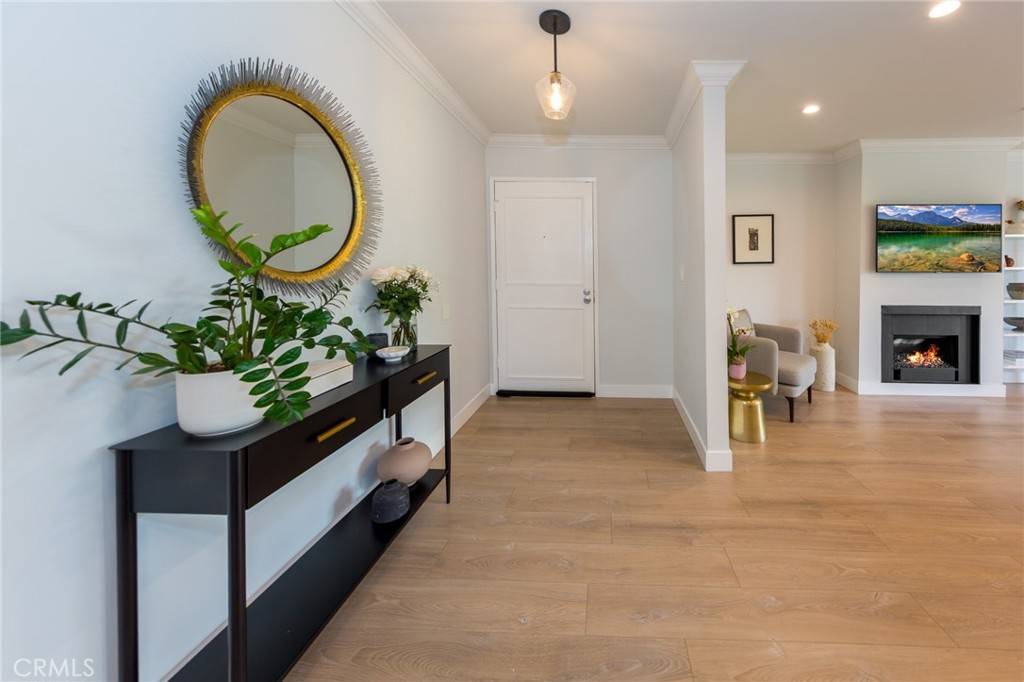 Burbank, CA 91501,635 E Elmwood AVE #201