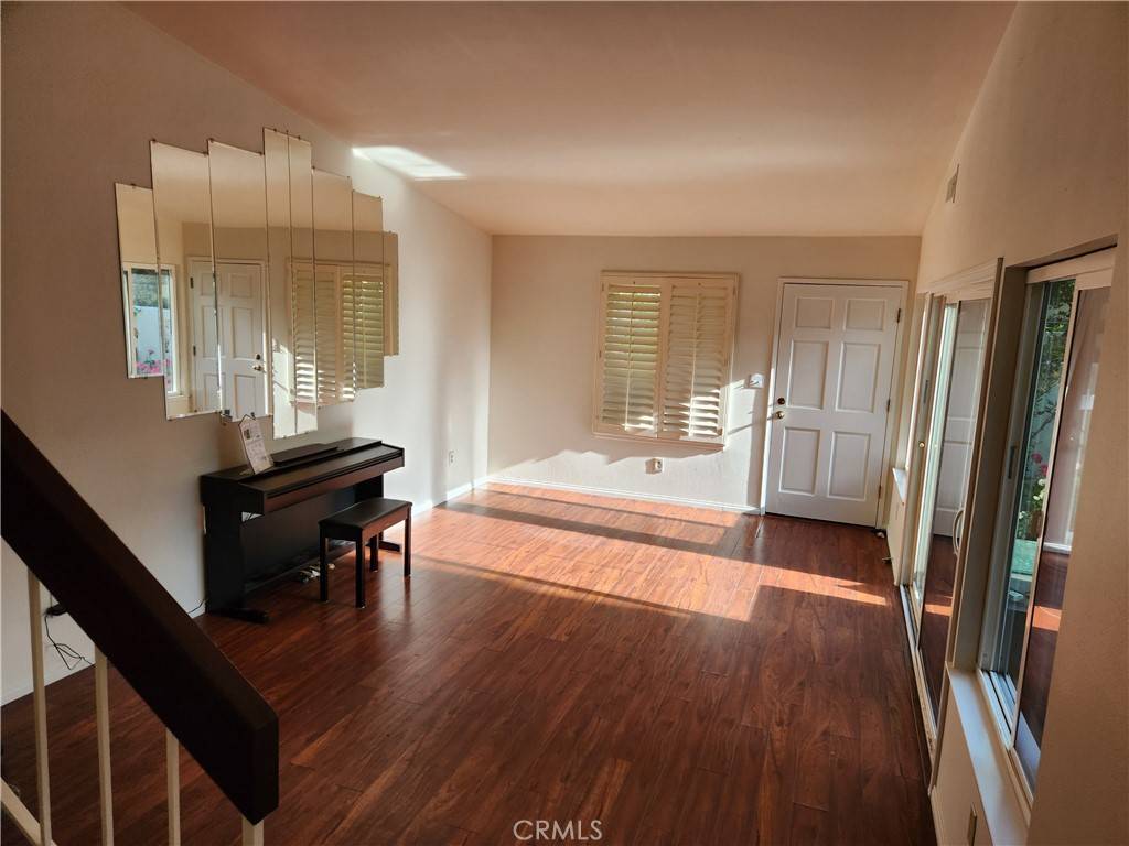Chatsworth, CA 91311,10407 Larwin AVE