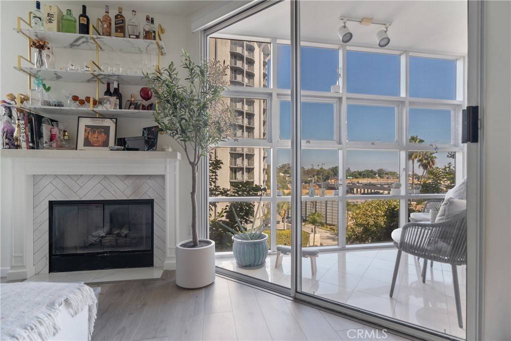 Los Angeles, CA 90049,171 N Church LN #306