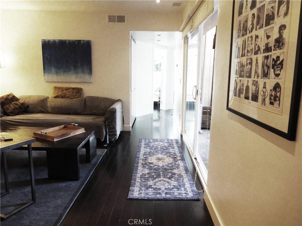 West Hollywood, CA 90069,1010 Palm AVE #109