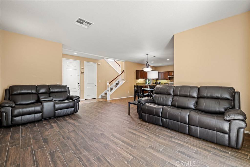 Saugus, CA 91350,21121 Avenida De Sonrisa