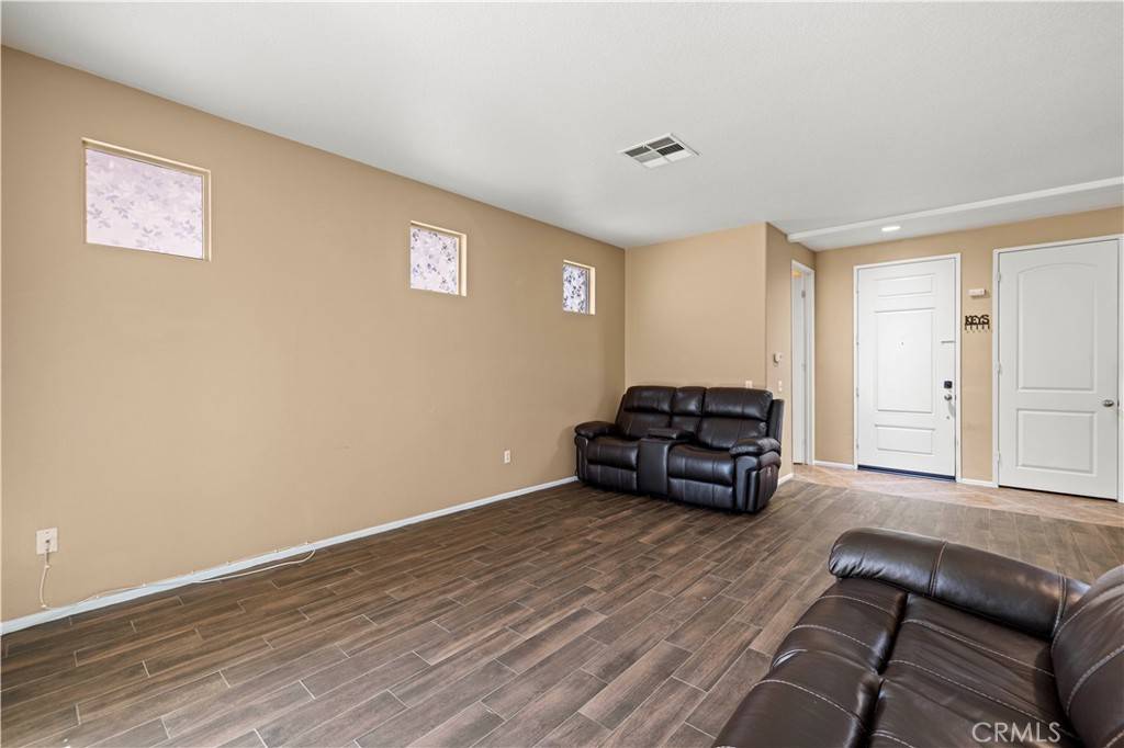 Saugus, CA 91350,21121 Avenida De Sonrisa