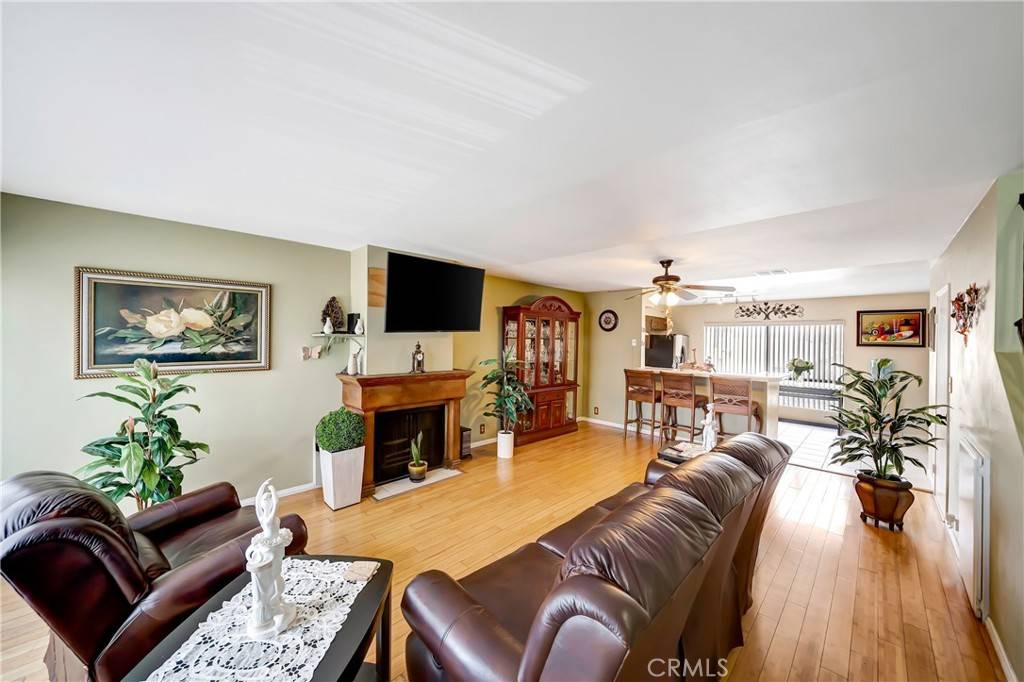 Canoga Park, CA 91303,7226 Jordan AVE #6