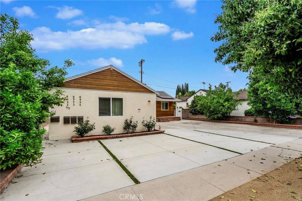 Northridge, CA 91324,8957 Amigo AVE