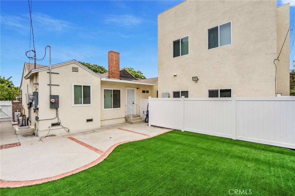 Northridge, CA 91324,8957 Amigo AVE