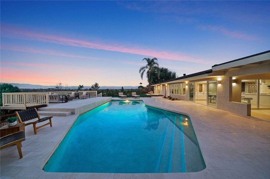 Woodland Hills, CA 91367,24153 Califa ST