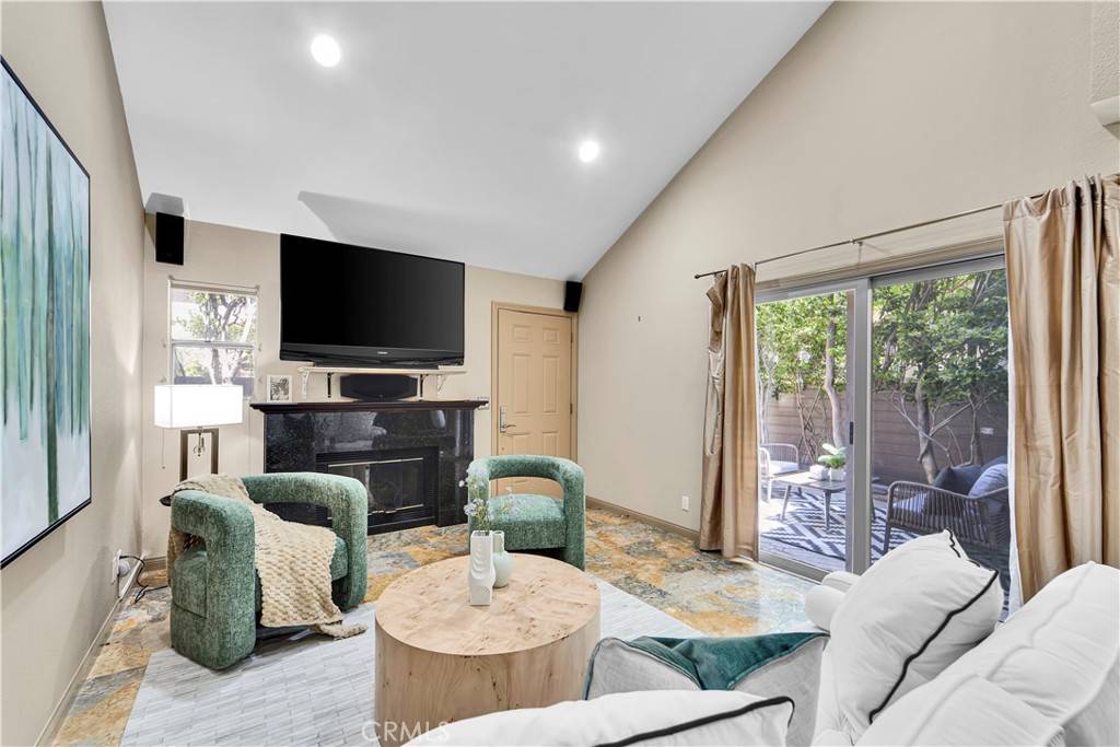 Thousand Oaks, CA 91362,286 Via Colinas #183