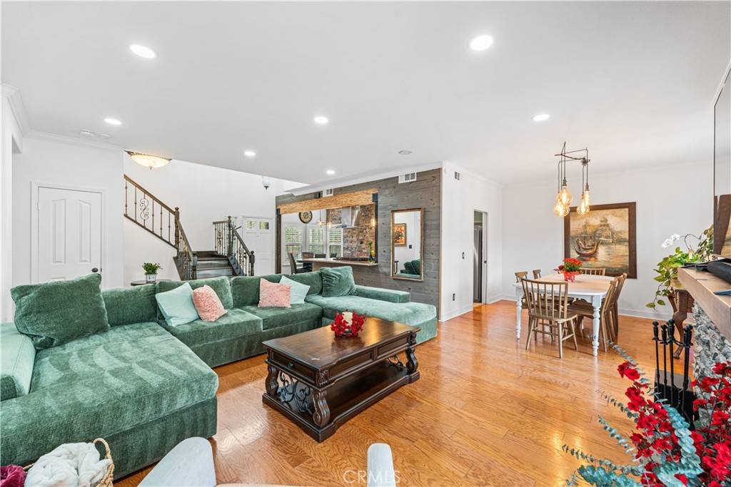 Saugus, CA 91350,28314 Easton LN