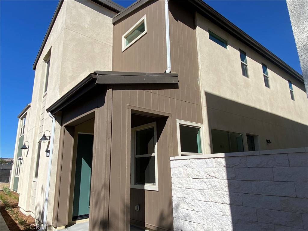 Valencia, CA 91381,27410 Pioneer CT