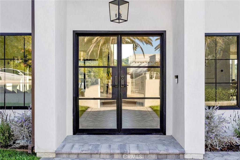 Woodland Hills, CA 91364,4335 Chaumont RD