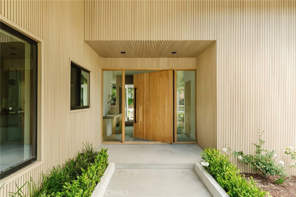 Encino, CA 91316,18155 Lake Encino DR