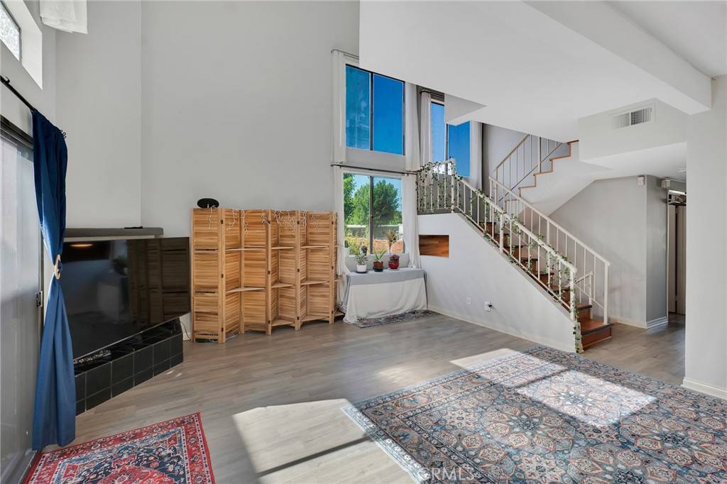 Tarzana, CA 91335,6323 Reseda BLVD #14