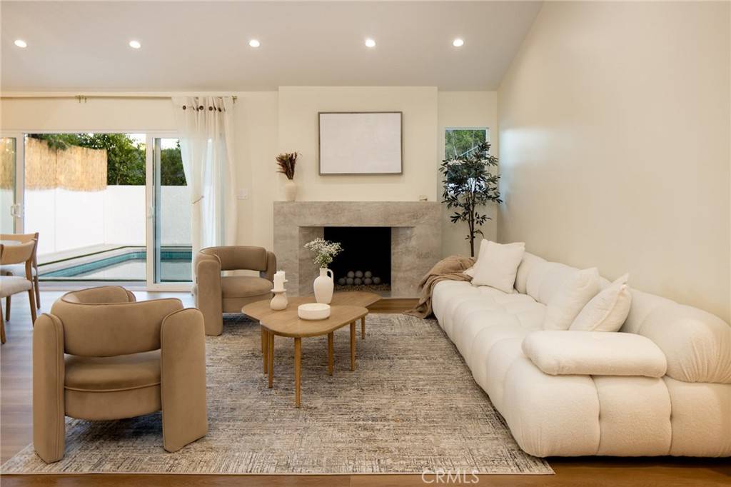 Woodland Hills, CA 91367,20424 Tiara ST