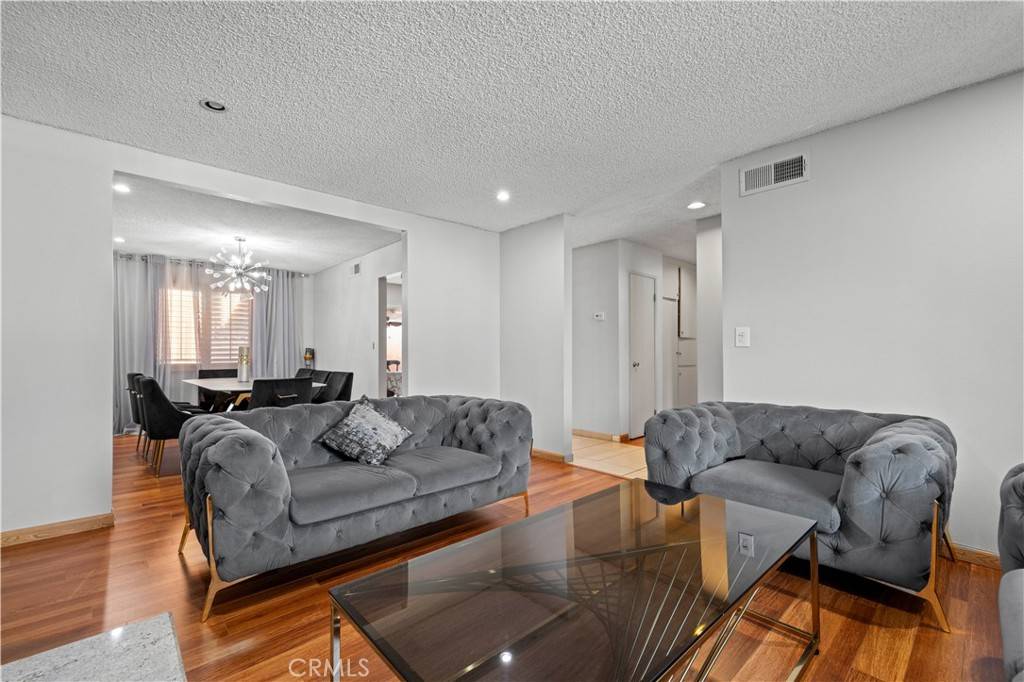 8145 Varna Avenue Panorama City, CA 91402