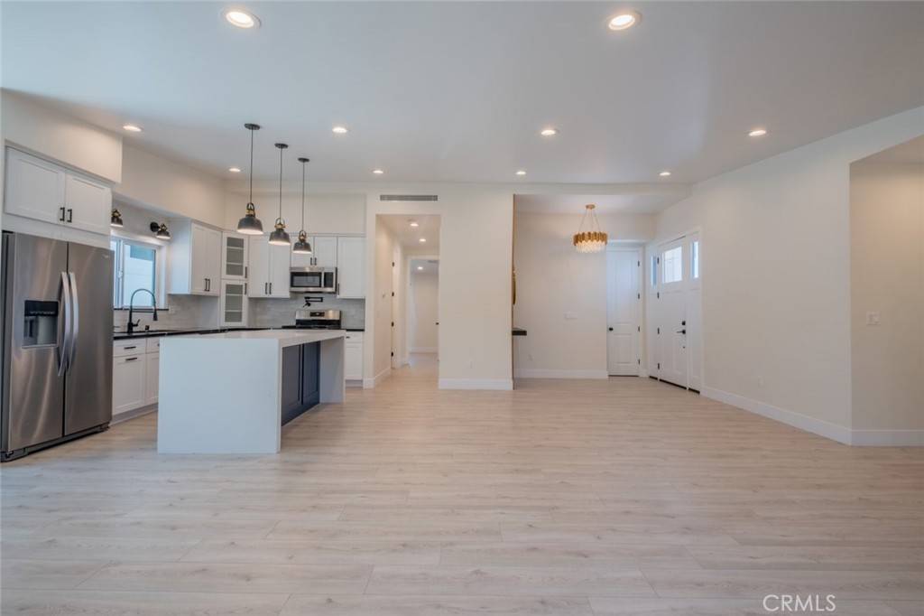 Van Nuys, CA 91401,6437 Longridge AVE