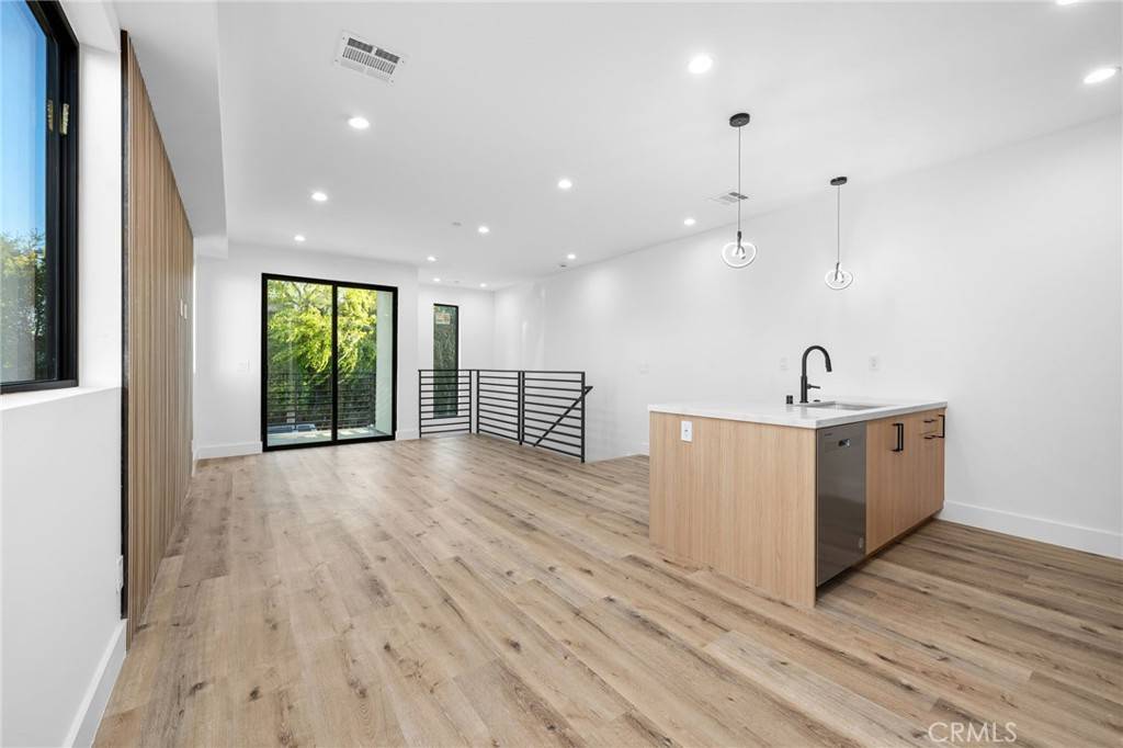 Sherman Oaks, CA 91411,14525 Weddington ST