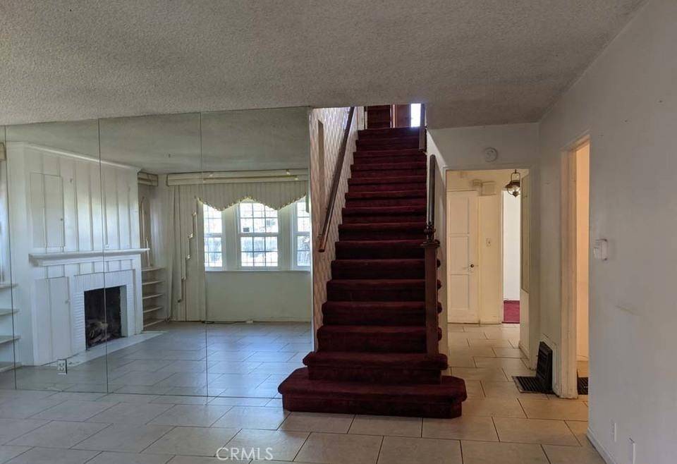 Compton, CA 90220,332 W Laurel