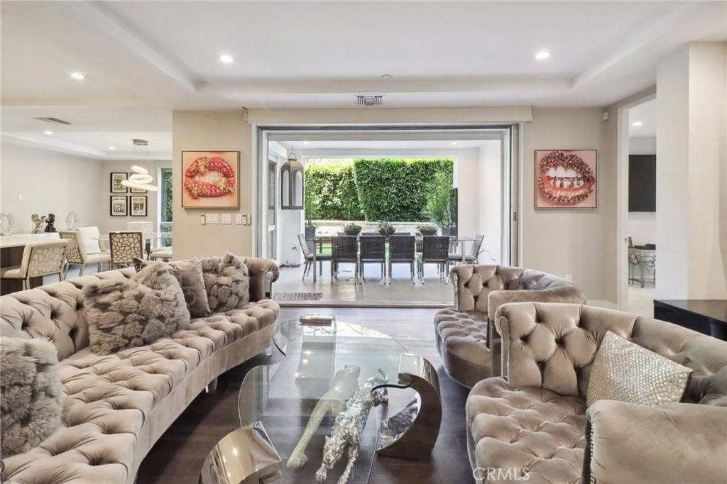 Beverly Hills, CA 90210,460 N Palm DR #102