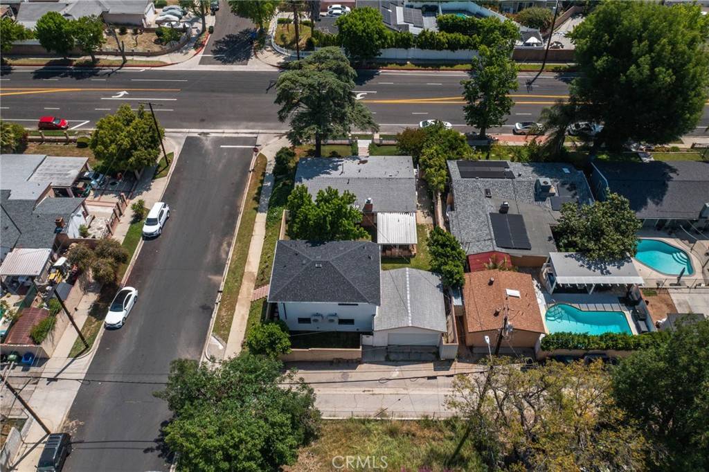 Northridge, CA 91343,9661 Hayvenhurst AVE