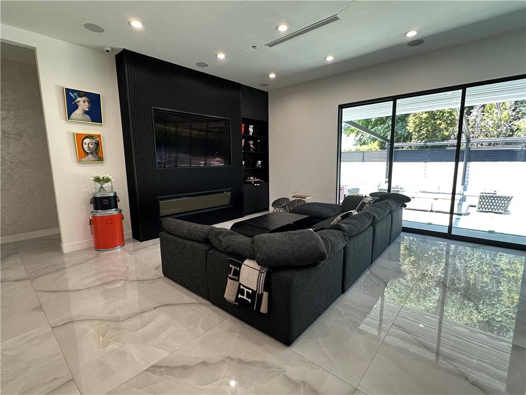 Valley Village, CA 91607,12815 Martha ST