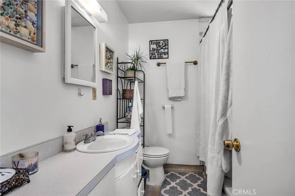 8748 Sylmar AVE Panorama City, CA 91402