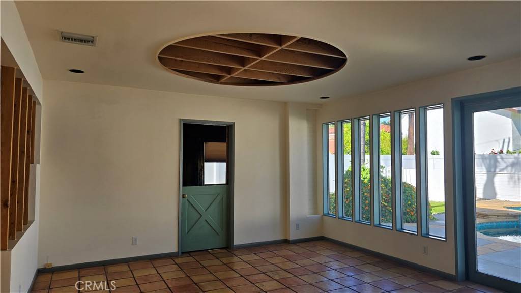 Tarzana, CA 91356,5000 chimineas AVE