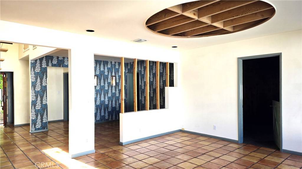 Tarzana, CA 91356,5000 chimineas AVE