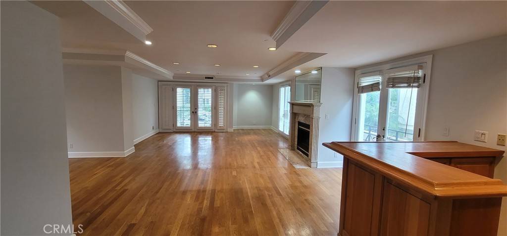 Beverly Hills, CA 90210,448 N. Oakhurst Dr. #1