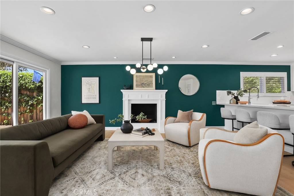 Calabasas, CA 91302,5839 Parkmor RD
