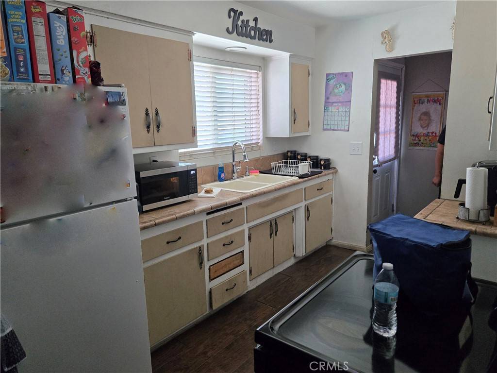 Hesperia, CA 92345,16366 Walnut ST