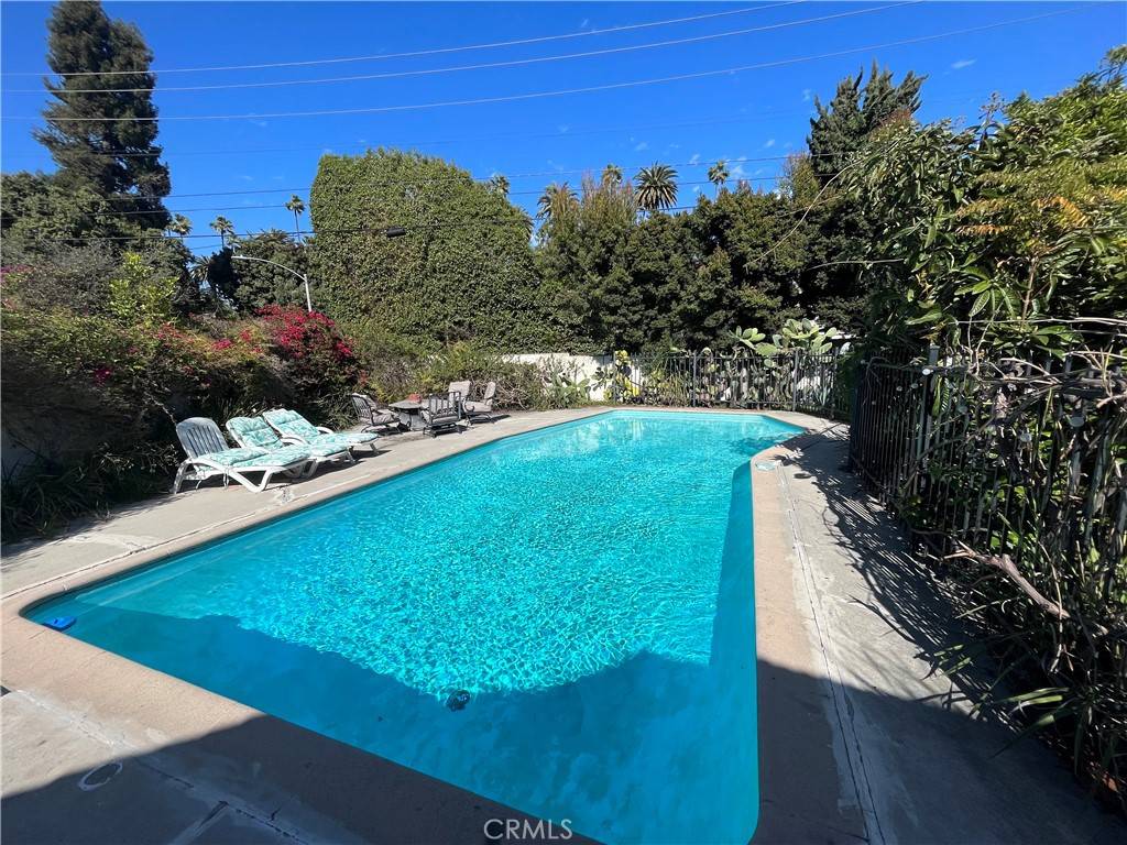 Beverly Hills, CA 90210,624 N Roxbury DR