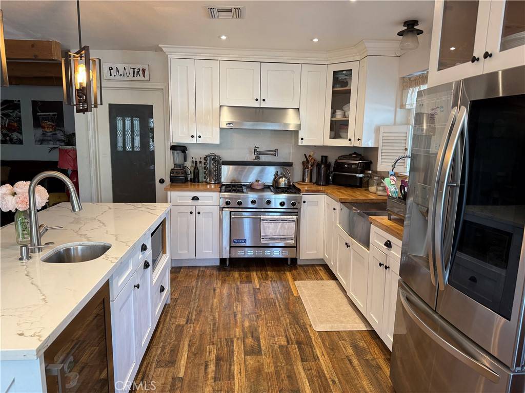 Rancho Cascades, CA 91342,15693 Olden ST