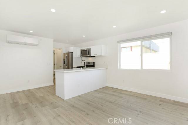 North Hollywood, CA 91606,6745 Laurel Canyon BLVD #106