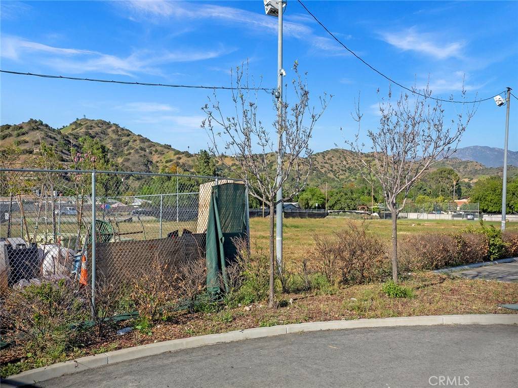 Sun Valley, CA 91352,9046 Sunland BLVD