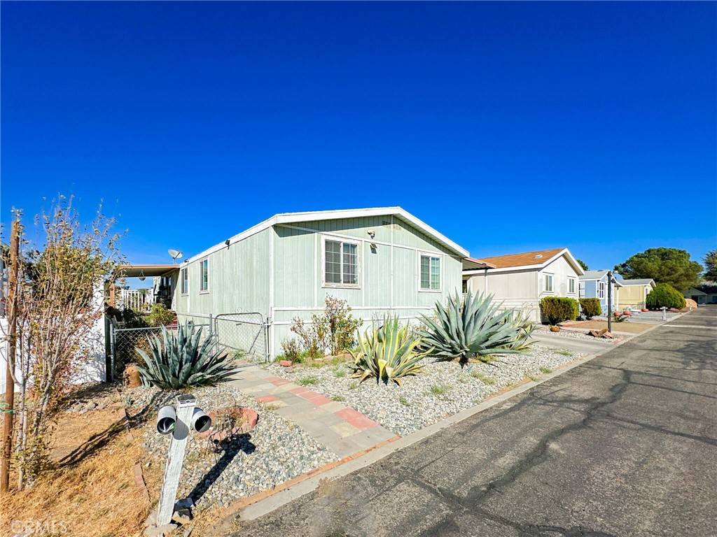 Rosamond, CA 93560,2117 Windflower Dr #108