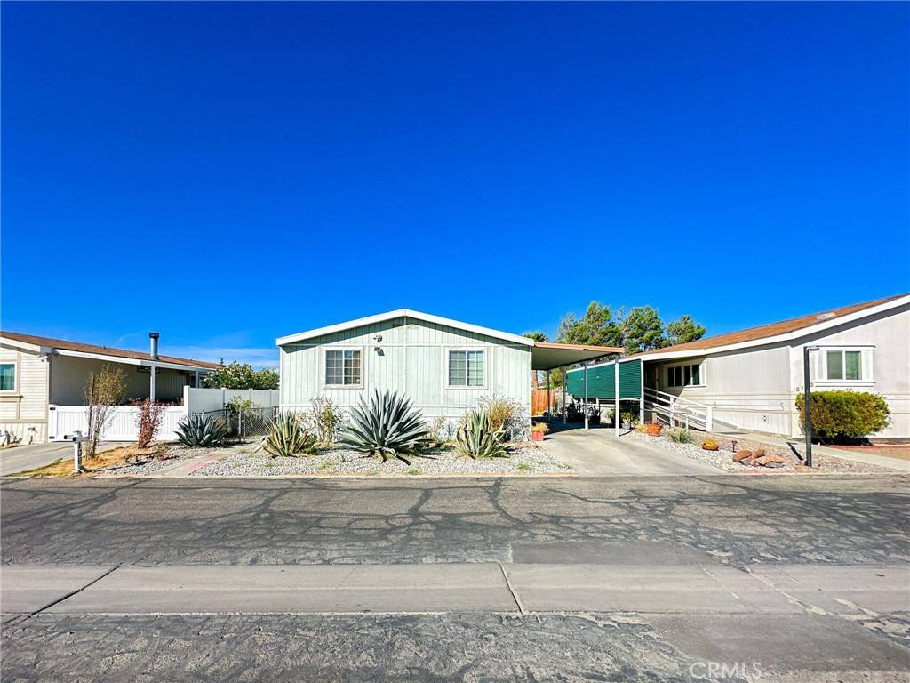 Rosamond, CA 93560,2117 Windflower Dr #108