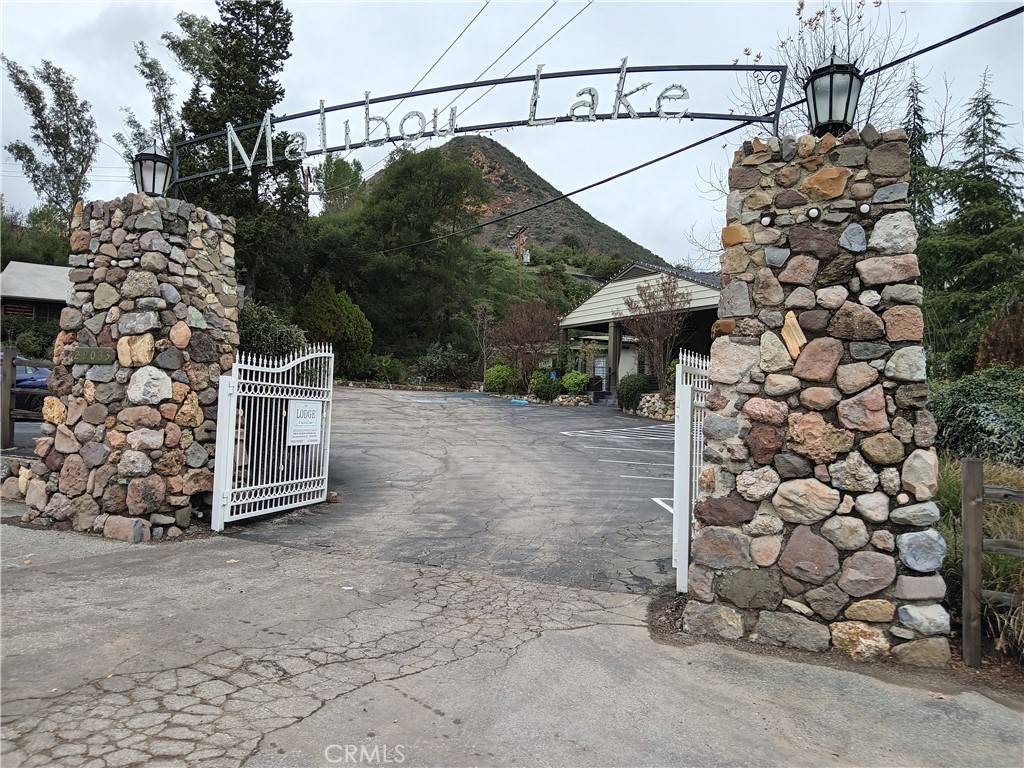 Agoura Hills, CA 91301,2370 Laguna Circle DR