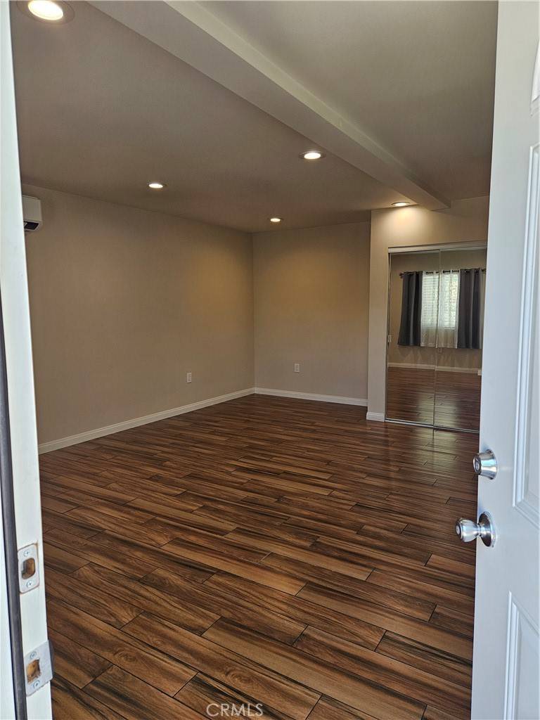 Van Nuys, CA 91401,6618 Longridge AVE